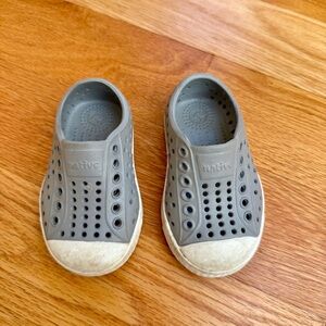 native Jefferson Slip-On Kids Shoes in Gray